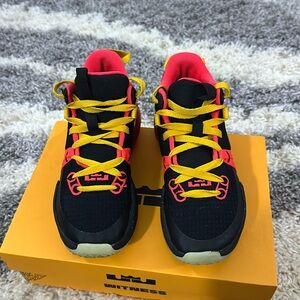 Lebron witness VII- grade school